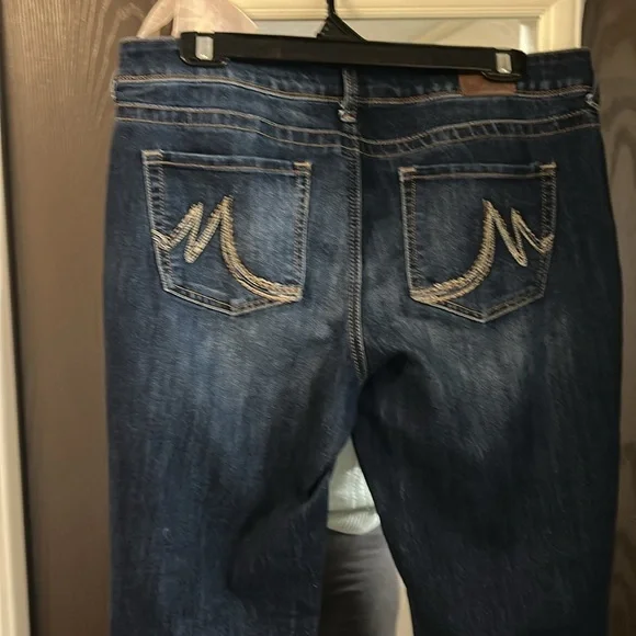 Nice pair of Maurice’s jeans dark wash - Picture 3 of 3